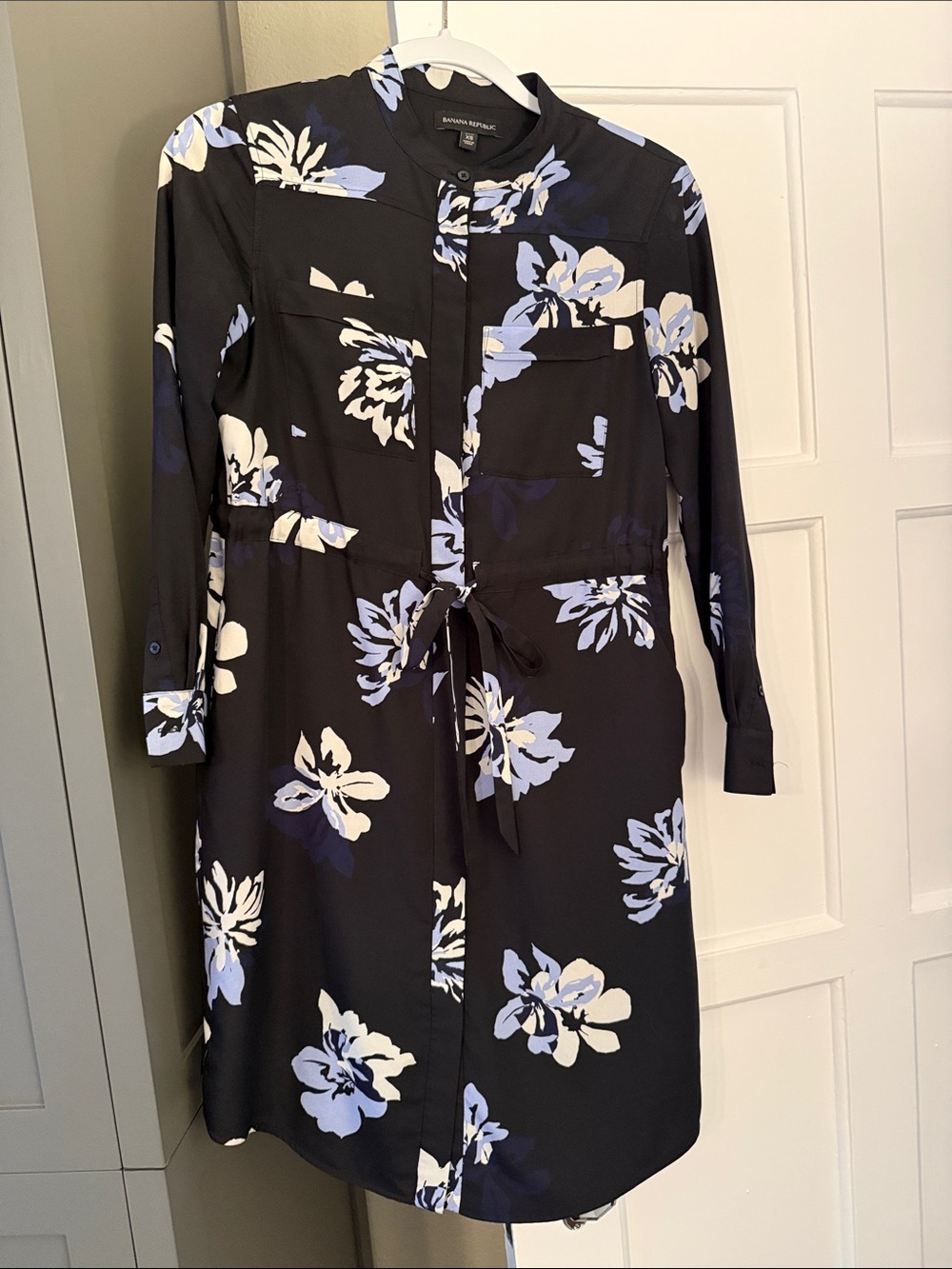 Banana Republic Black Floral Long-Sleeve Tie-Waist Dress
